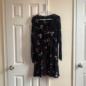 EXPRESS FLORAL WRAP DRESS. Size L